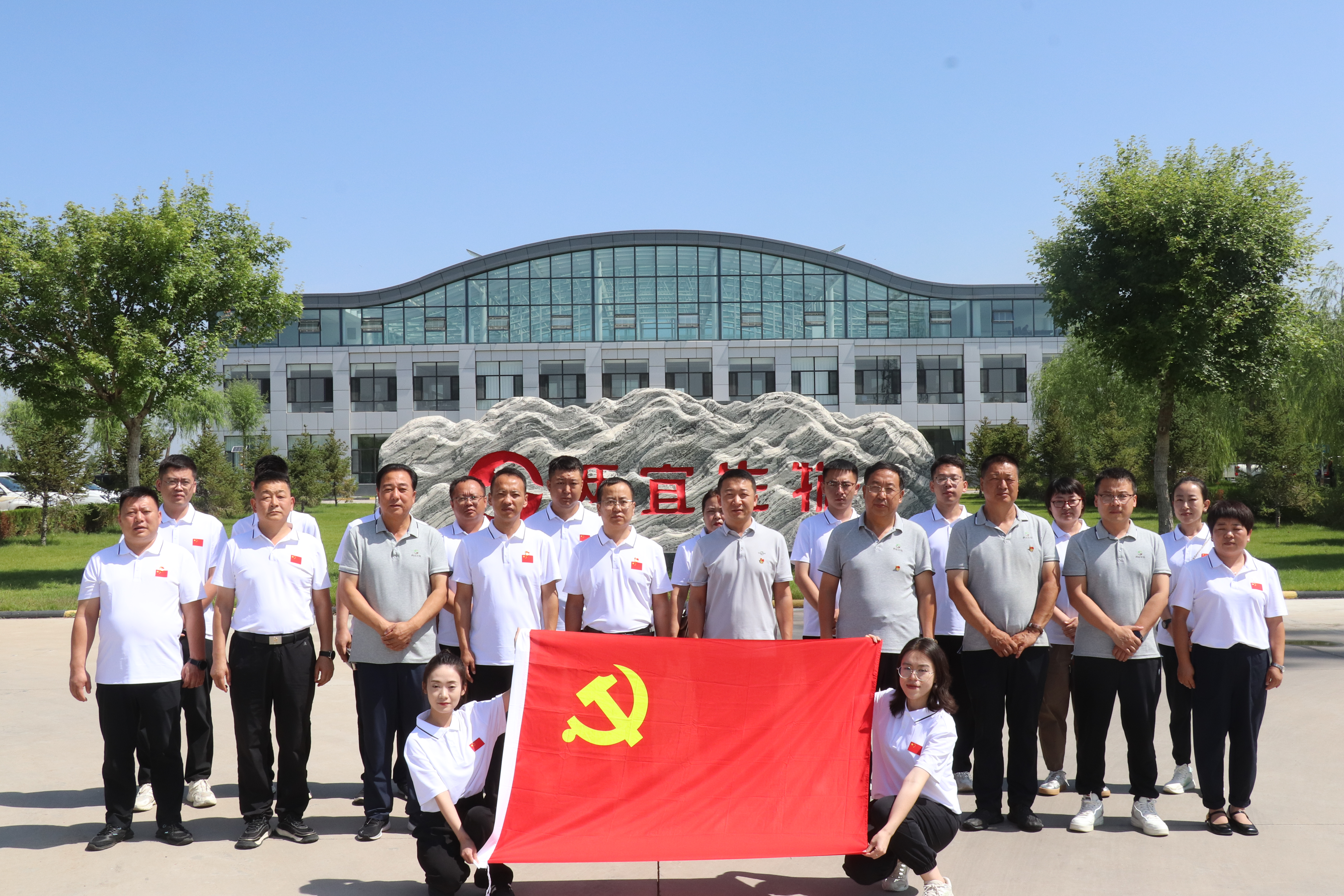 “庆七一·铭党恩·迎华诞·谱新篇”的主题党日活动.jpg